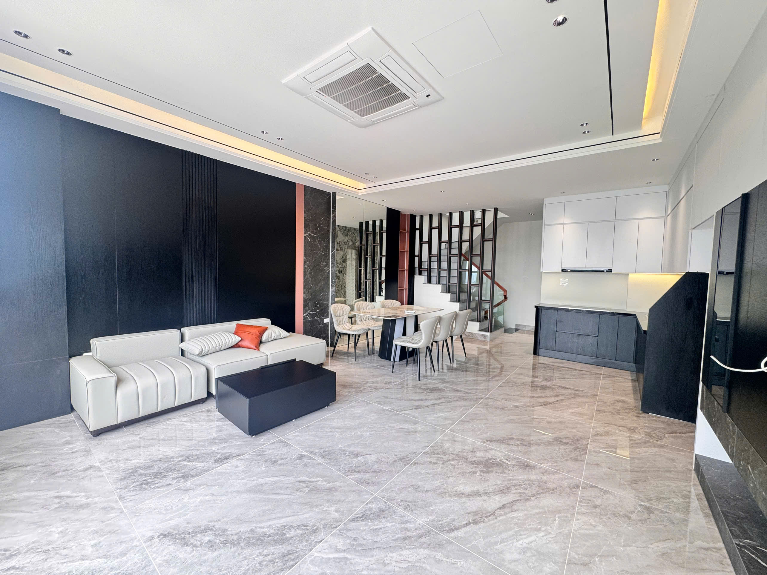 Bán nhà phố Nguyễn Thời Trung, Thạch Bàn, 7 tầng, DT 50m2, MT 5.2m, 4PN, FULL nội thất