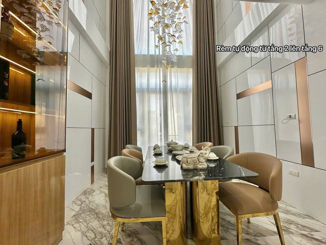 Bán nhà phân lô chân cầu Vĩnh Tuy, 8 tầng, DT 50m2, MT 3.6m, 3PN, có thang máy, gara ô tô