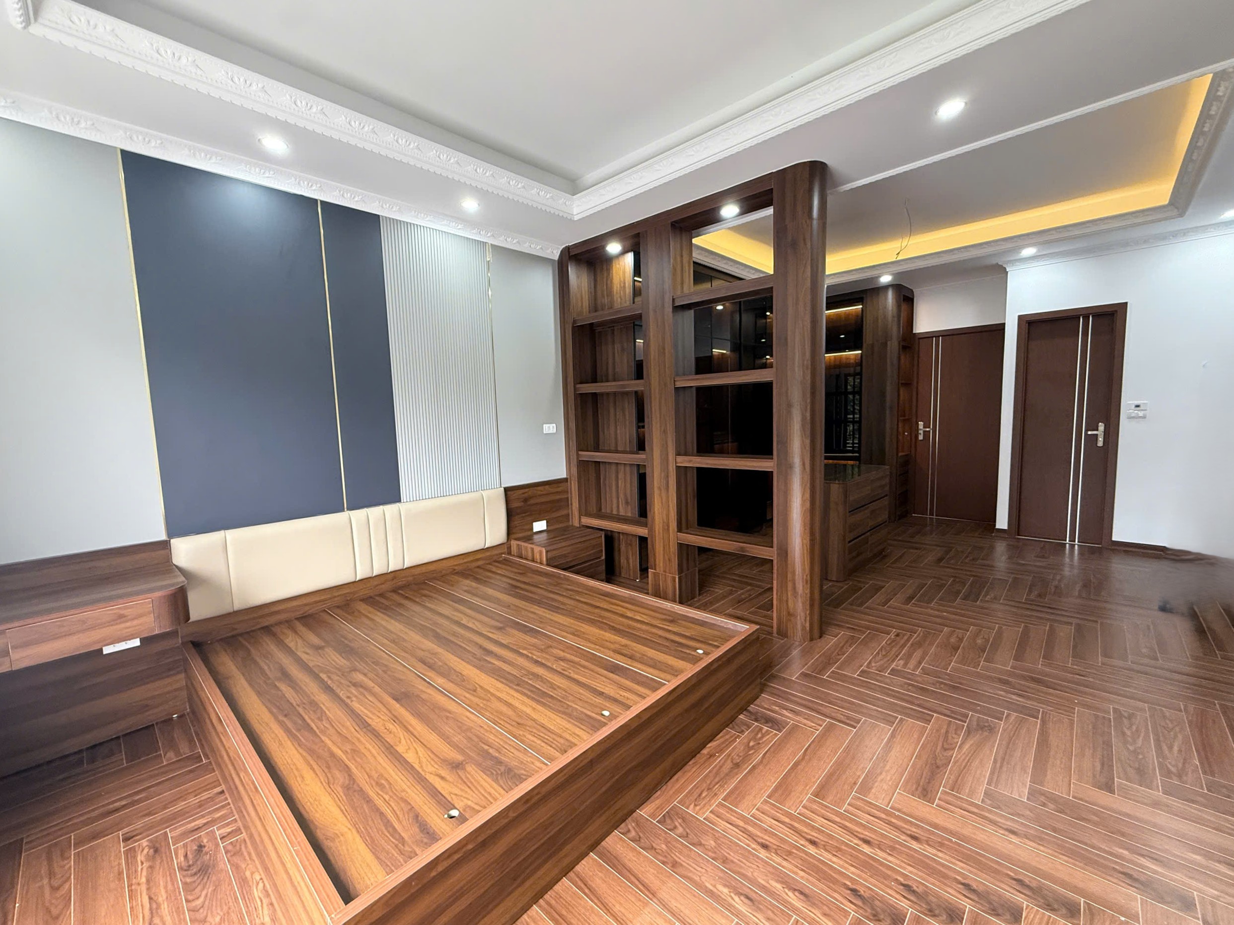 Bán nhà mặt phố khu Sài Đồng, 7 tầng, DT 80m2, MT 4.35m, 3PN, tiện kinh doanh, 2026