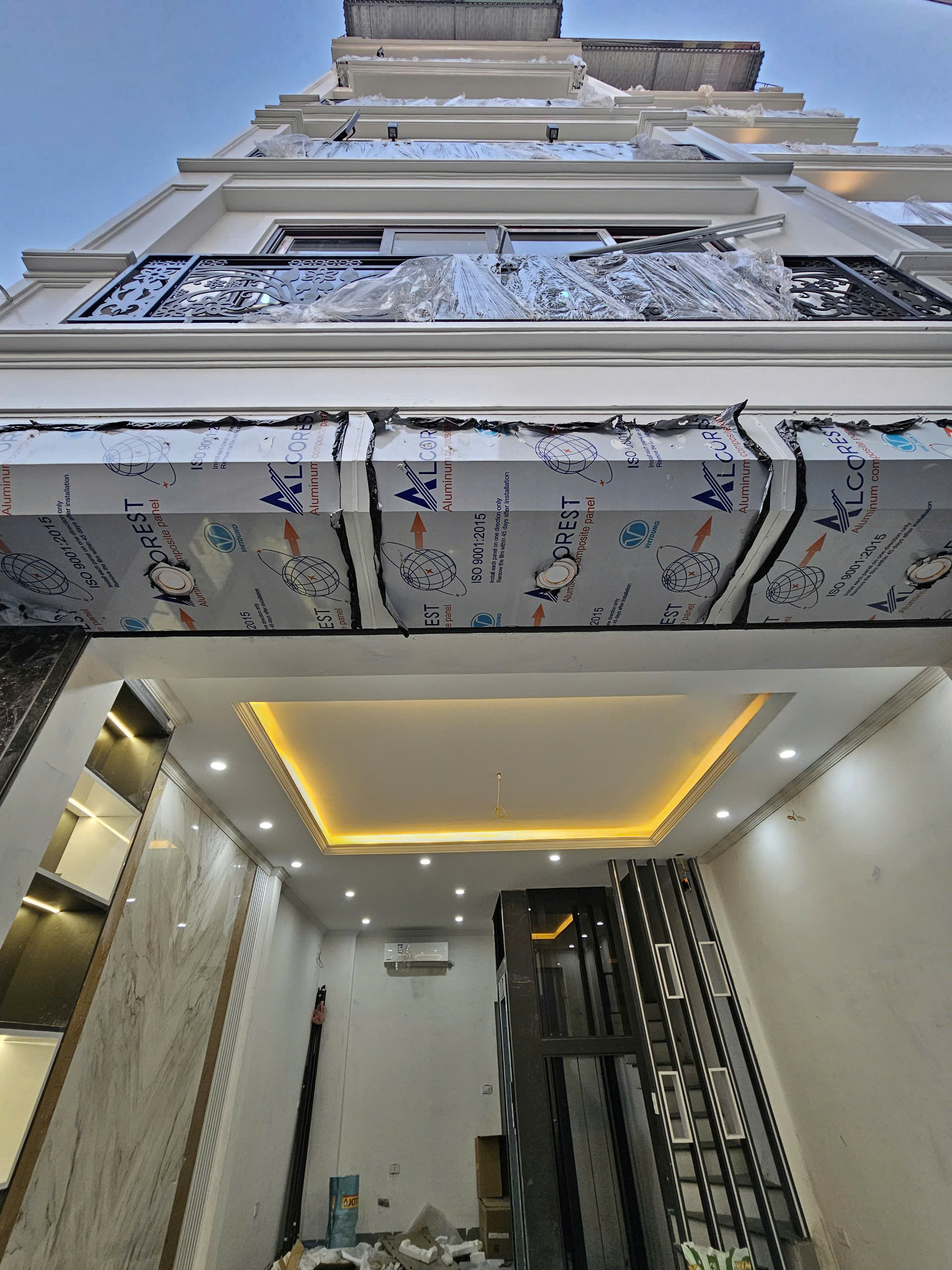 Bán nhà phố Thạch Bàn, Nhà 6 tầng, DT 39m2, MT 4.5m, 3PN, full nội thất, có thang máy, 2025