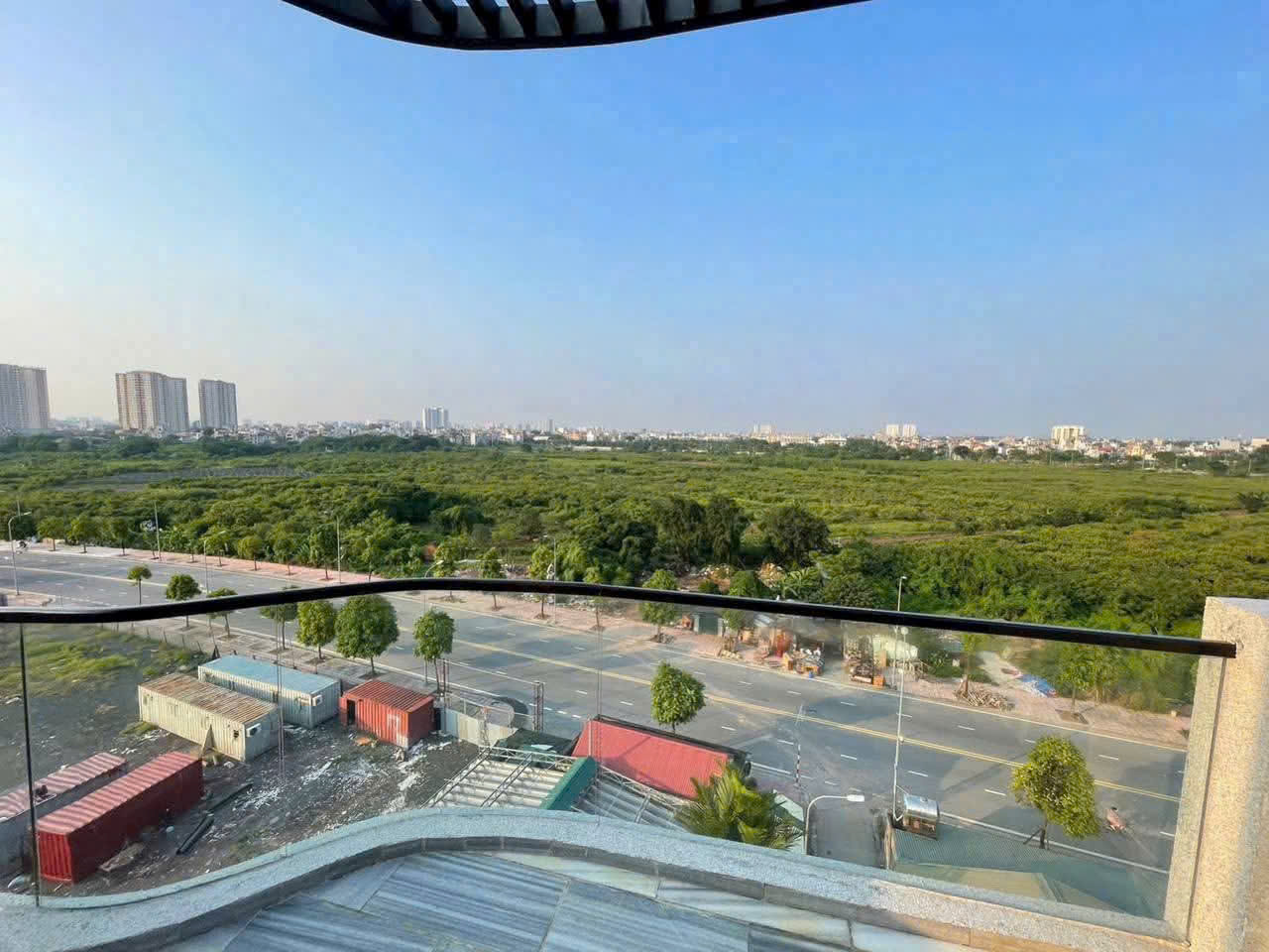 Bán đất đấu giá Cự Khối, gần hồ Cự Khối, DT 65m2, MT 5m, đường vỉa hè rộng 10m, SĐCC