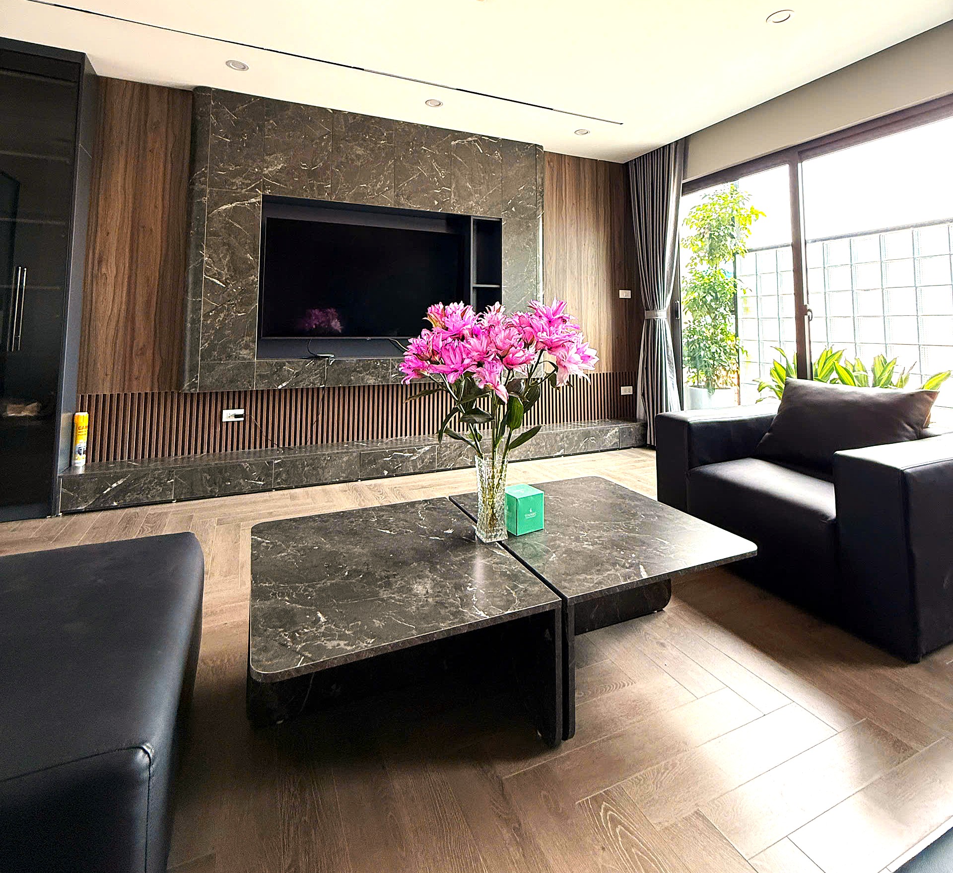 Bán nhà phố Nguyễn Lam, gần Vinschool, 7 tầng, DT 42m2, MT 4.8m, 4PN, full nội thất