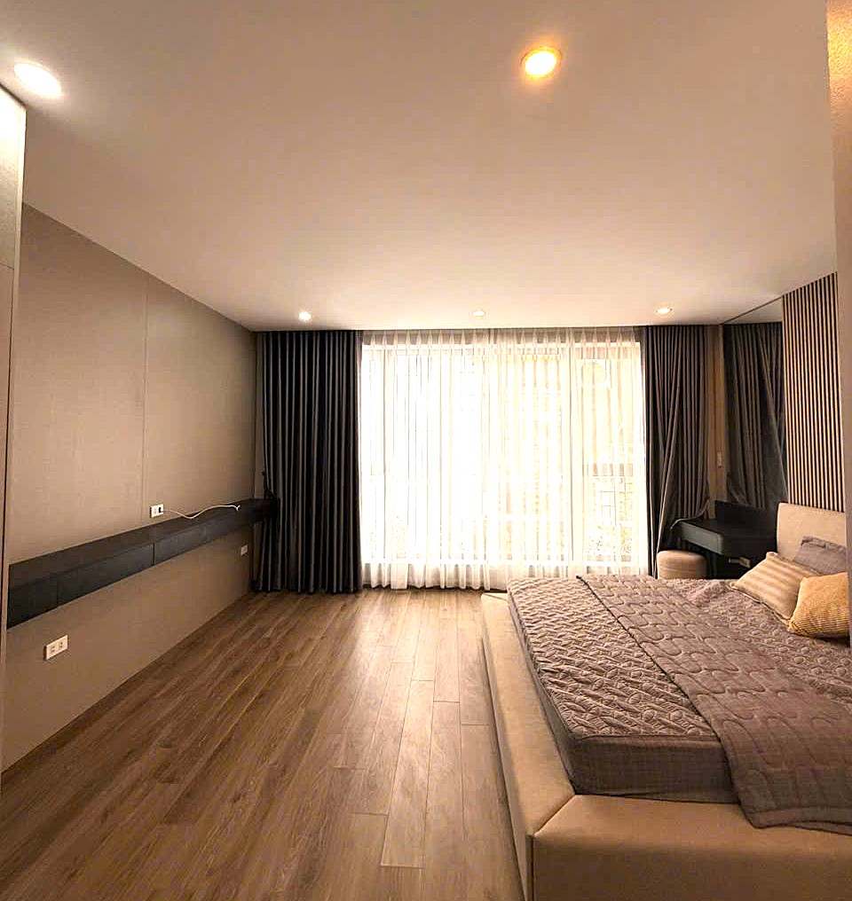 Bán nhà phố Nguyễn Lam, gần Vinschool, 7 tầng, DT 42m2, MT 4.8m, 4PN, full nội thất