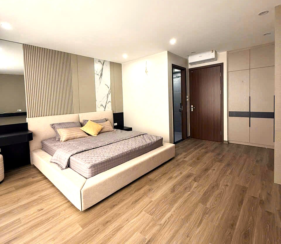 Bán nhà phố Nguyễn Lam, gần Vinschool, 7 tầng, DT 42m2, MT 4.8m, 4PN, full nội thất