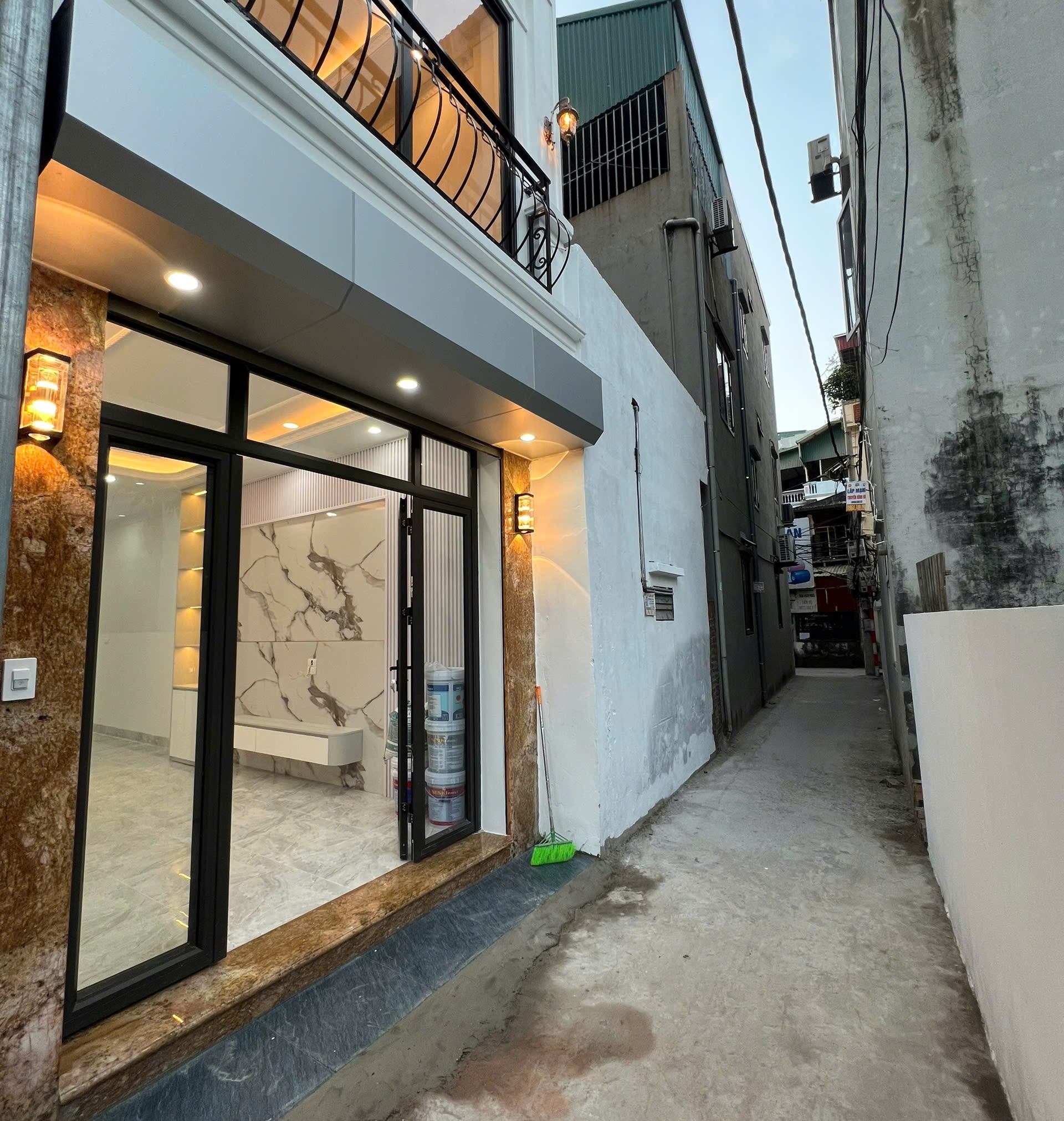 Bán nhà phố Ngọc Trì, gần Hồ Thạch Bàn, 5 tầng, DT 41m2, MT 3.1m, 6PN, SĐCC, 2026