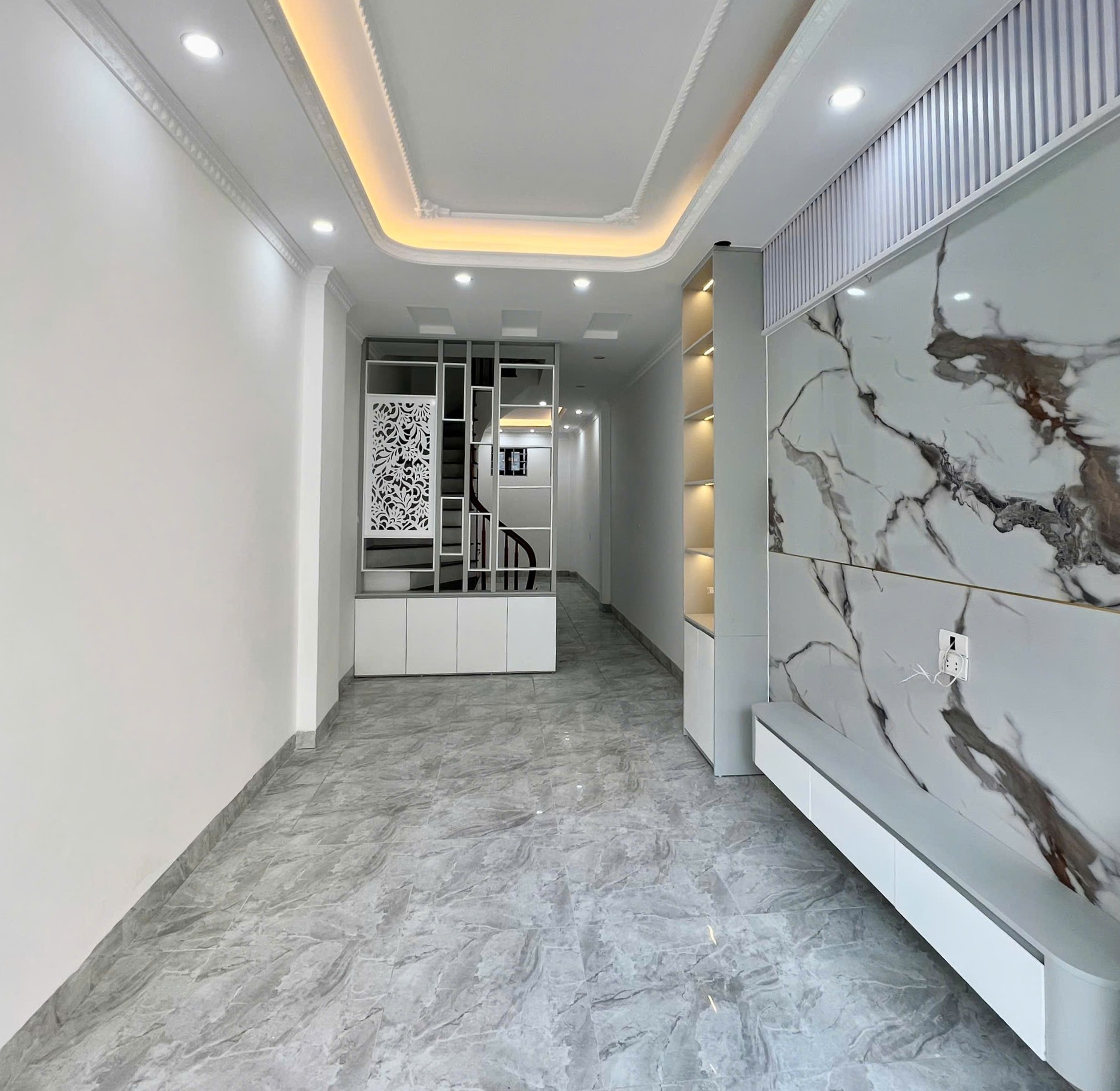 Bán nhà phố Ngọc Trì, gần Hồ Thạch Bàn, 5 tầng, DT 41m2, MT 3.1m, 6PN, SĐCC, 2026