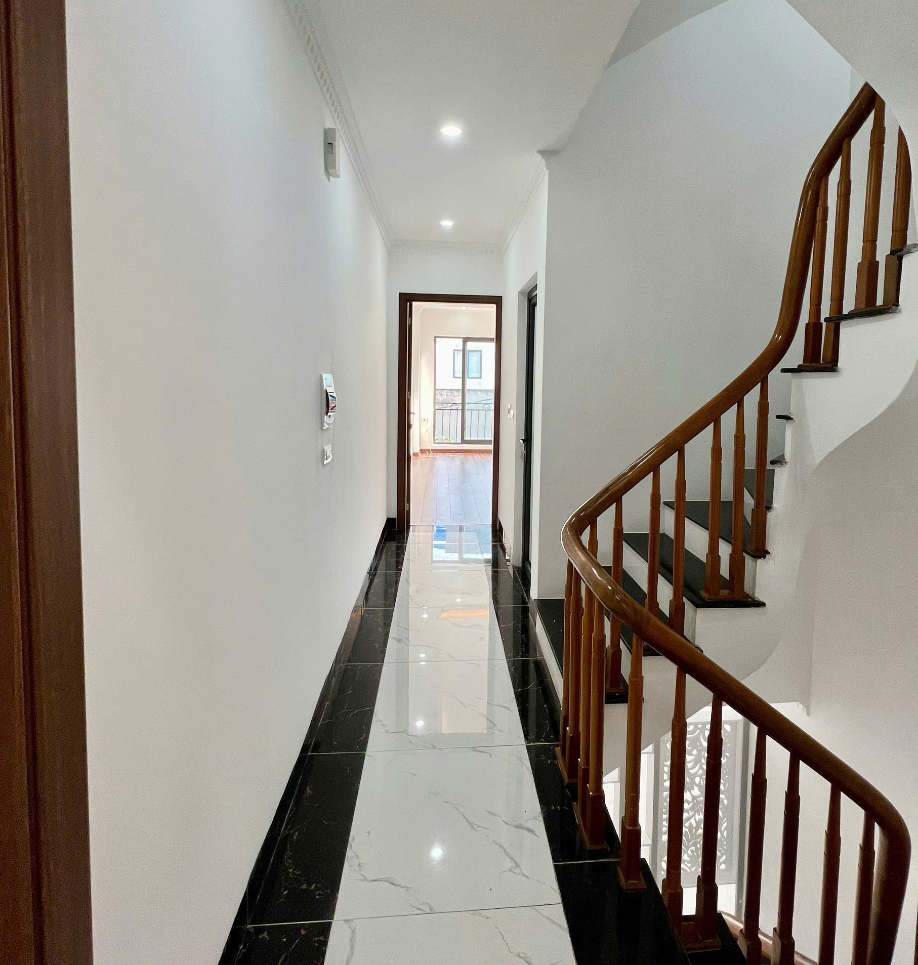 Bán nhà phố Ngọc Trì, gần Hồ Thạch Bàn, 5 tầng, DT 41m2, MT 3.1m, 6PN, SĐCC, 2026