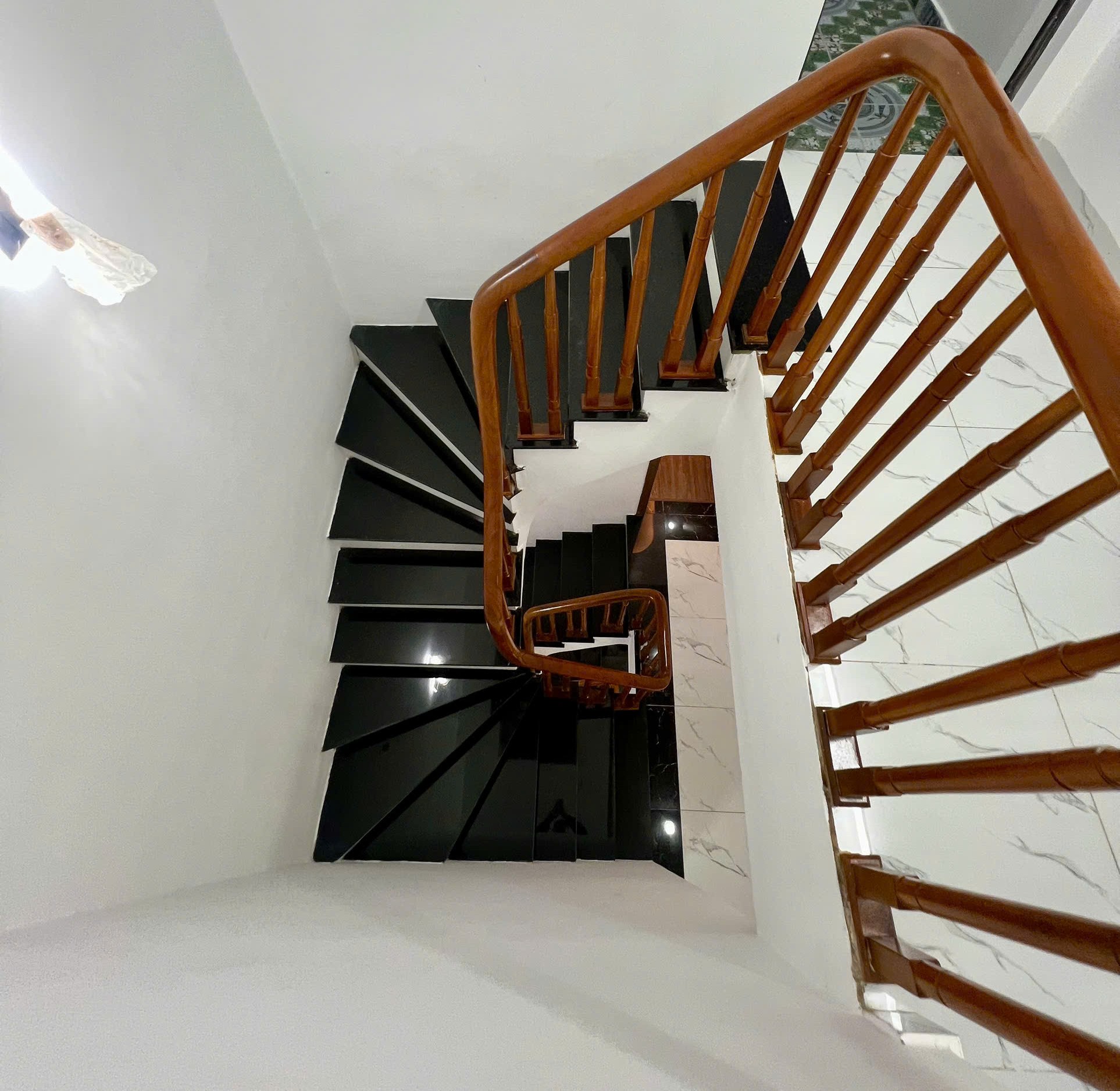 Bán nhà phố Ngọc Trì, gần Hồ Thạch Bàn, 5 tầng, DT 41m2, MT 3.1m, 6PN, SĐCC, 2026