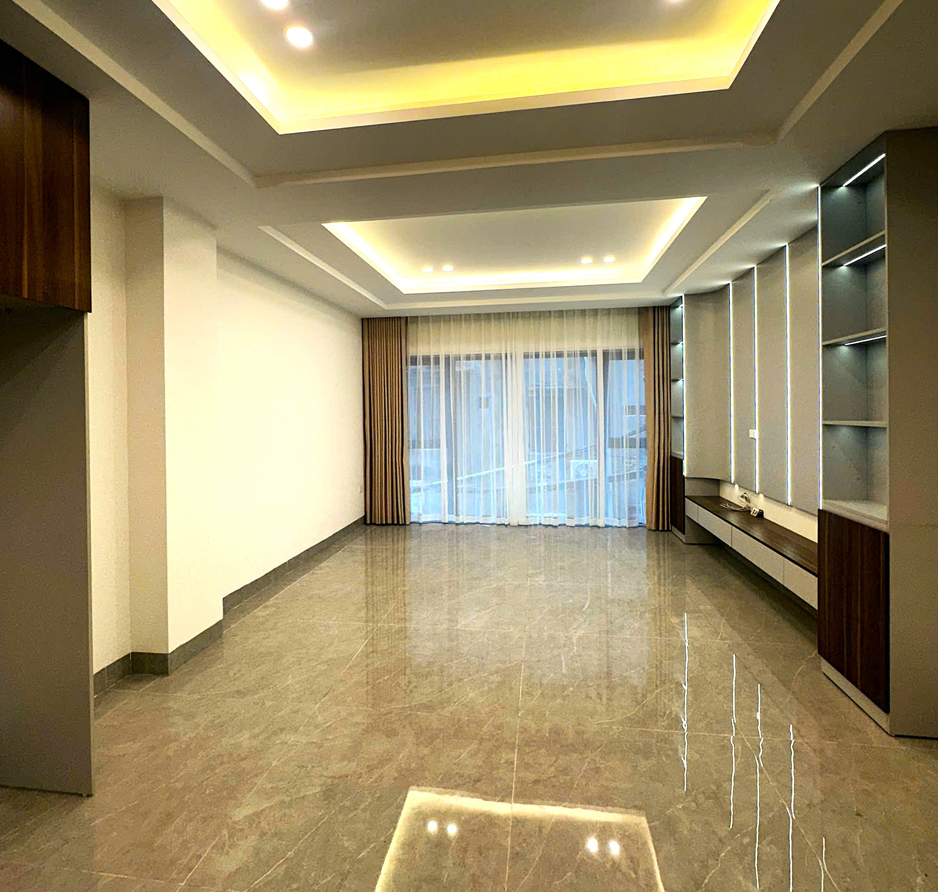 Bán nhà phố Nguyễn Sơn, nhà 6 tầng, DT 78m2, MT 4.5m, thang máy, gara ô tô, 2026