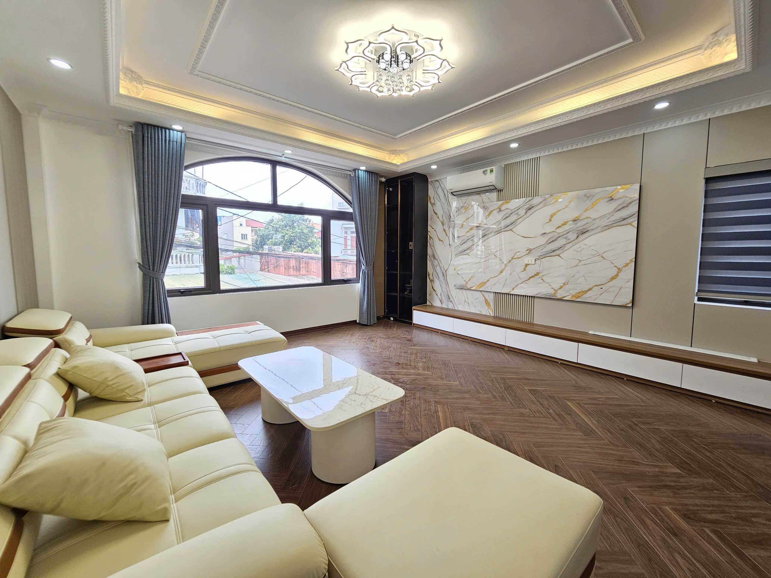 Bán nhà mặt ngõ phố Ngọc Trì, Thạch Bàn, 6 tầng, DT 52m2, MT 5m, tiện kinh doanh, buôn bán