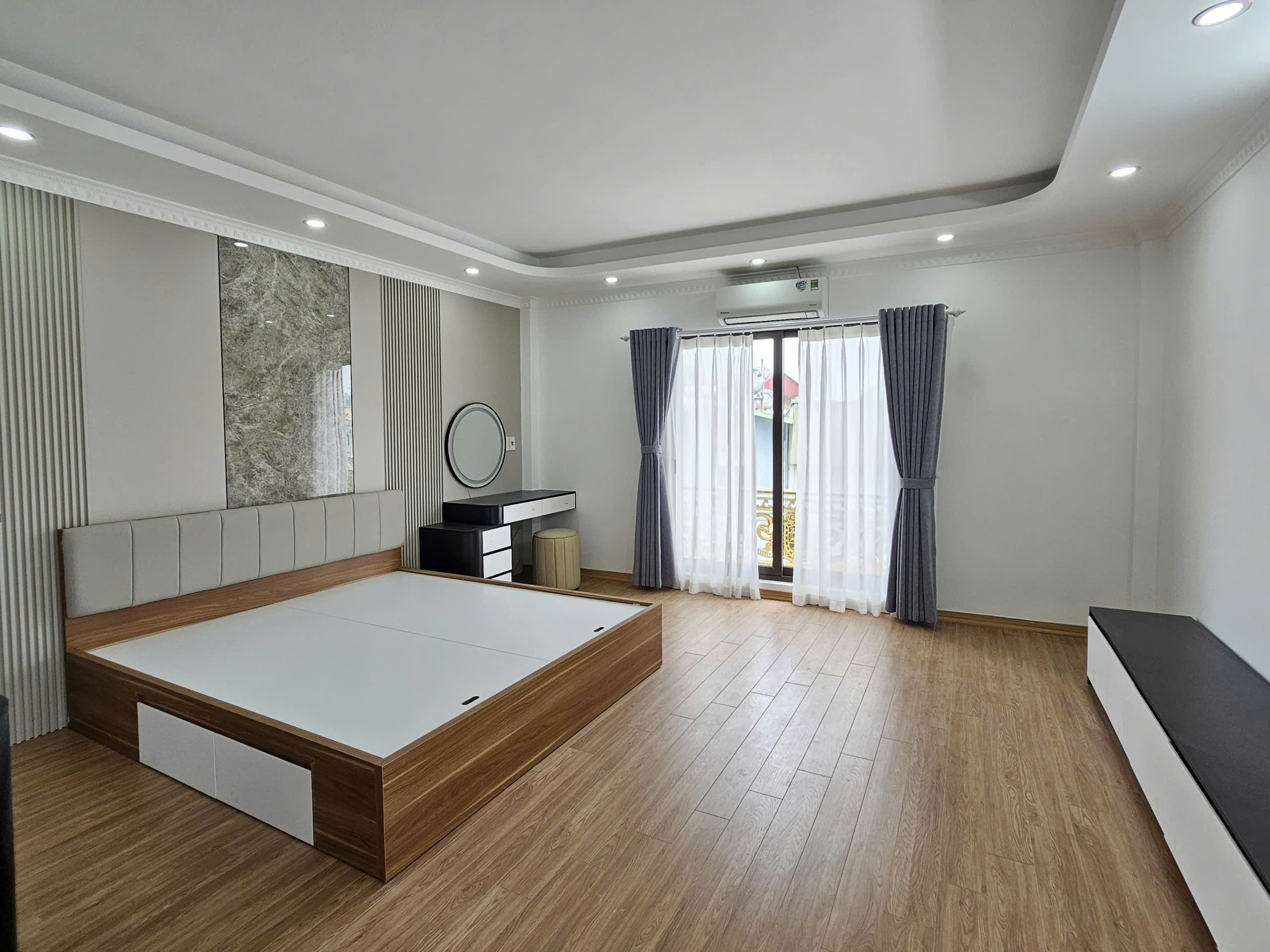 Bán nhà mặt ngõ phố Ngọc Trì, Thạch Bàn, 6 tầng, DT 52m2, MT 5m, tiện kinh doanh, buôn bán