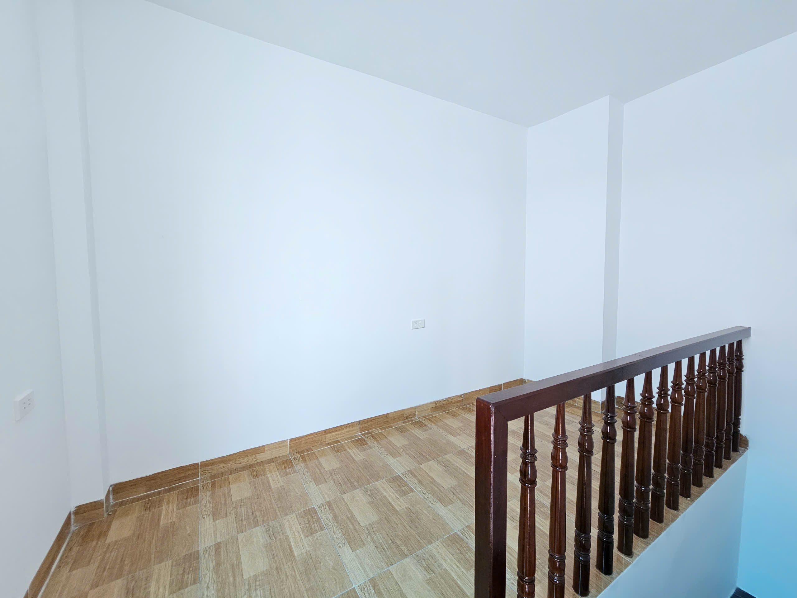 Bán nhà mặt ngõ phố Ngọc Trì, Thạch Bàn, 6 tầng, DT 52m2, MT 5m, tiện kinh doanh, buôn bán