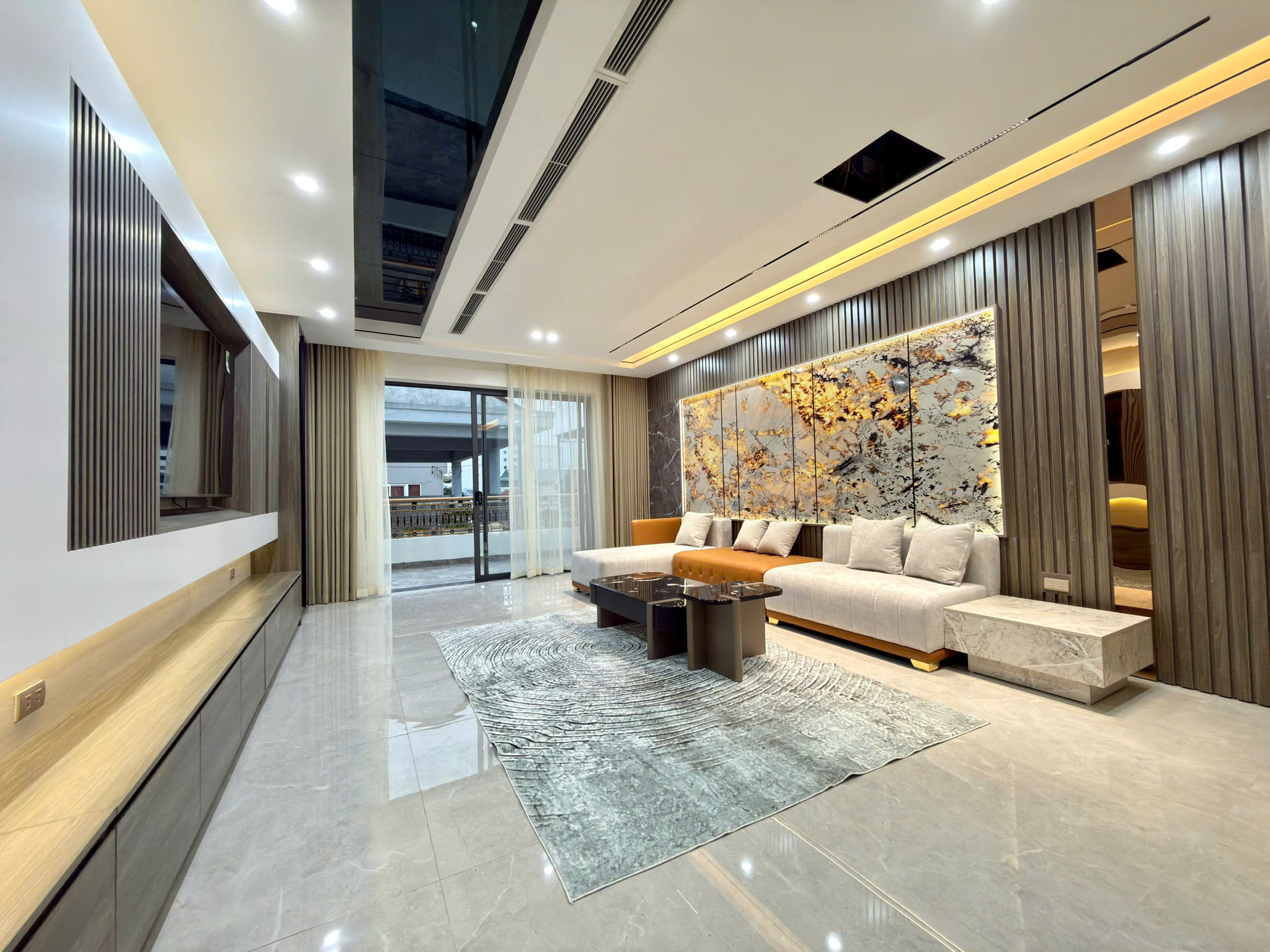 Bán nhà phân lô Thanh Am, Thượng Thanh, 6 tầng, DT 54m2, MT 4m, 4PN, đường 10m, 2026