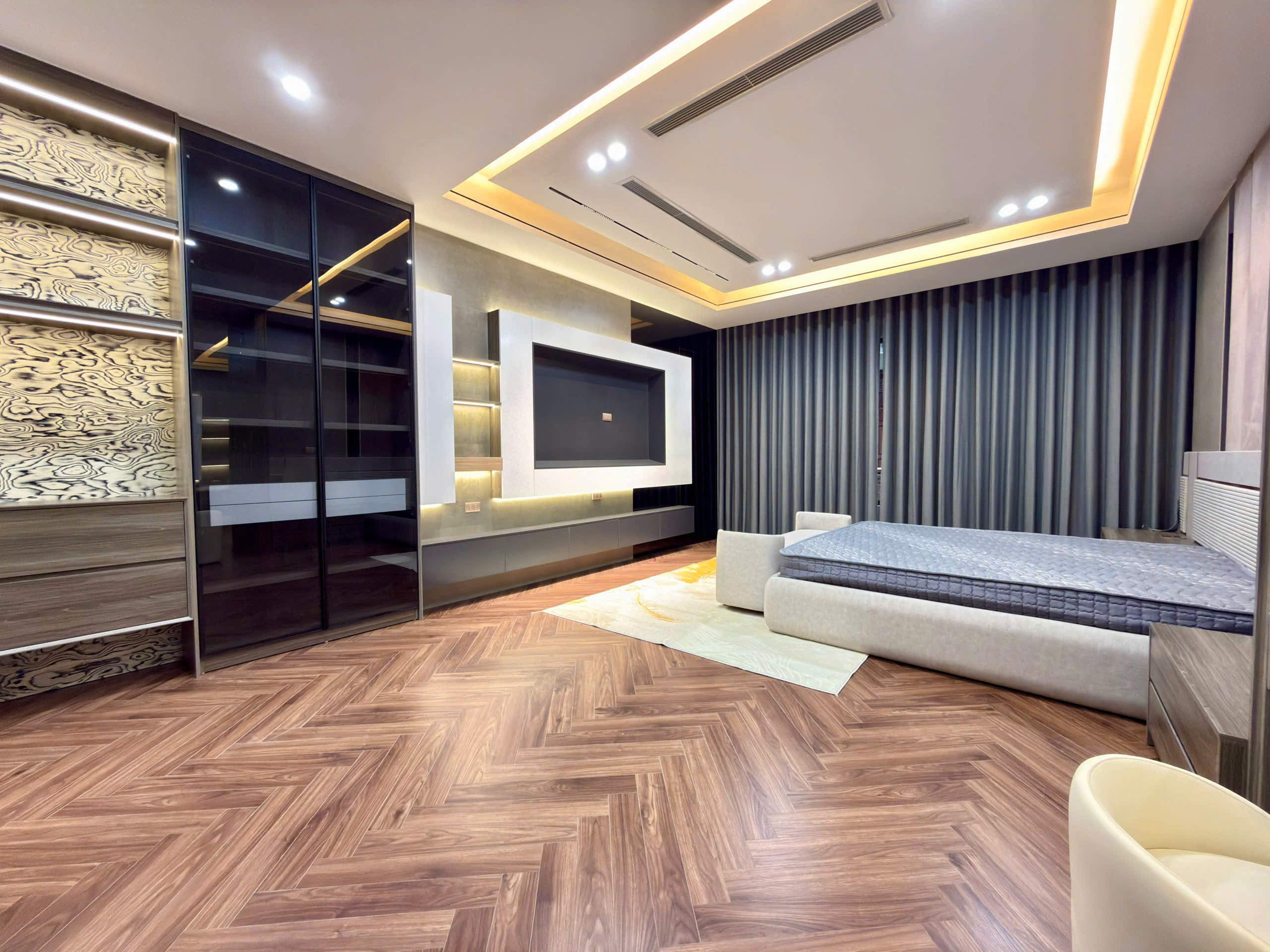 Bán nhà phân lô Thanh Am, Thượng Thanh, 6 tầng, DT 54m2, MT 4m, 4PN, đường 10m, 2026