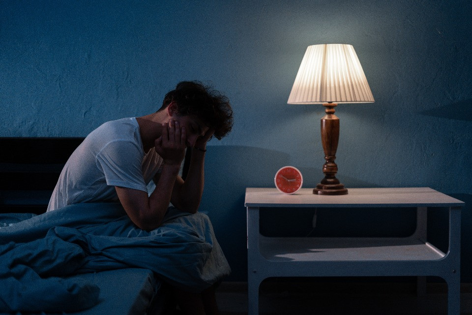 Mất ngủ, tiểu đêm – Bộ đôi âm thầm hủy hoại sức khỏe và tuổi thọ