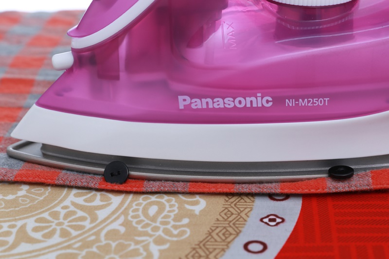 Bàn là hơi nước Panasonic 1550W M250TPRA