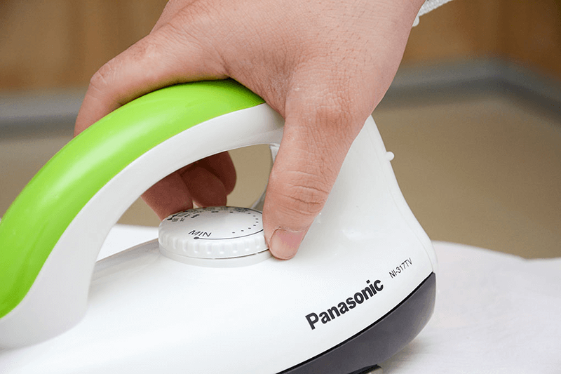 Bàn là khô Panasonic 1000W NI-317TXRA