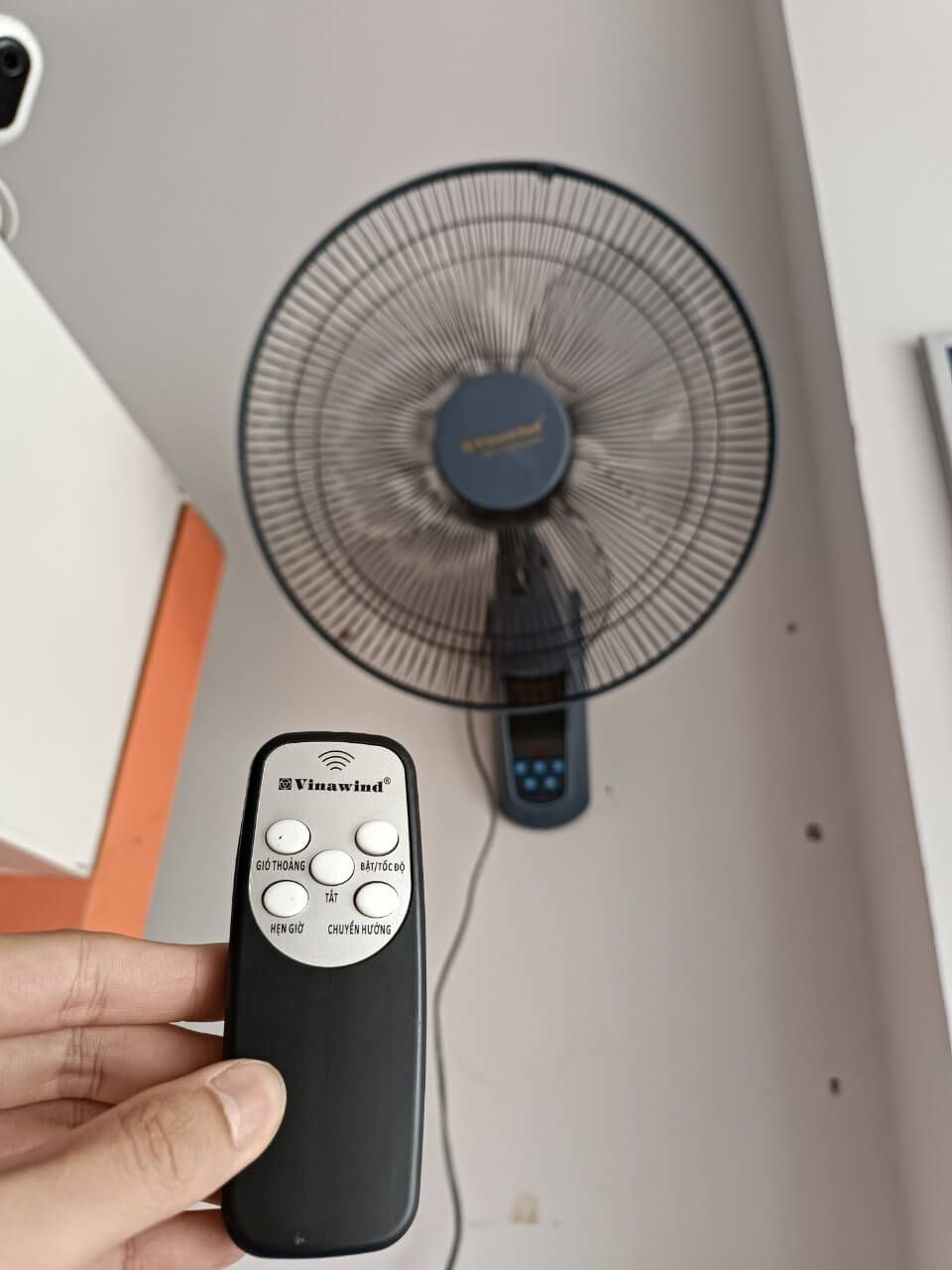 Quạt treo tường Vinawind 3 cánh 50W QTT400-XHD