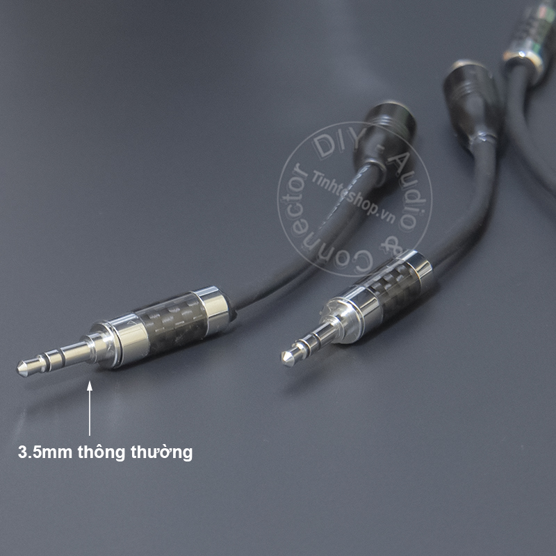 3.5mm stereo cable with lock for microphone