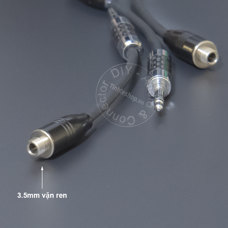 3.5mm stereo cable with lock for microphone