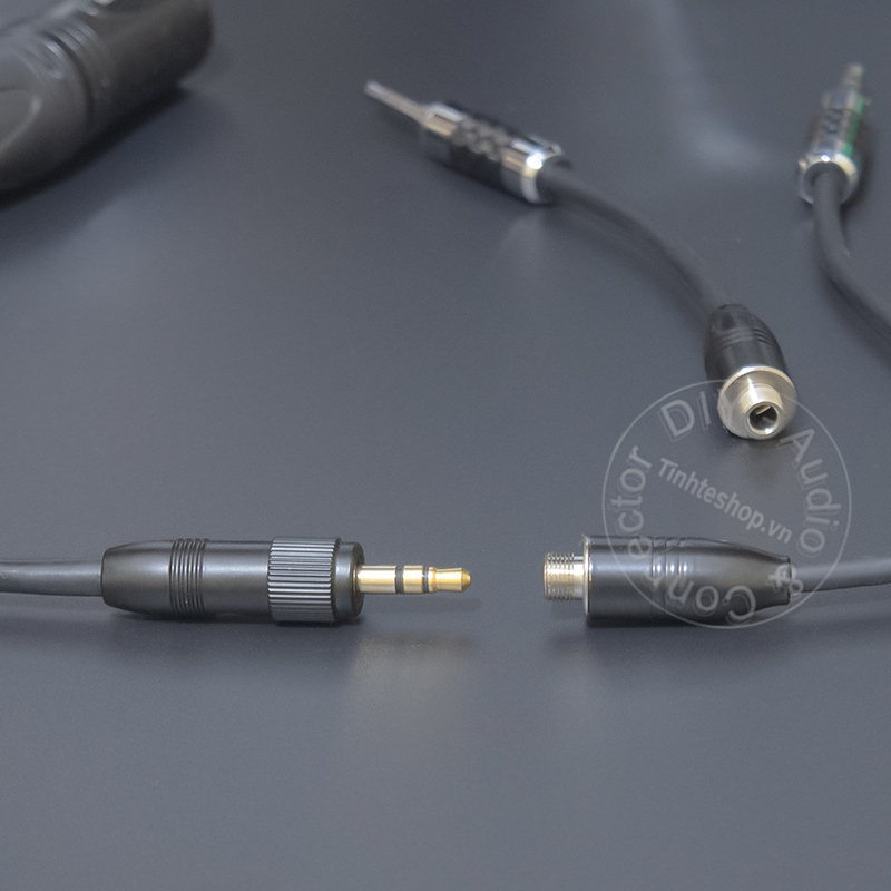 3.5mm stereo cable with lock for microphone