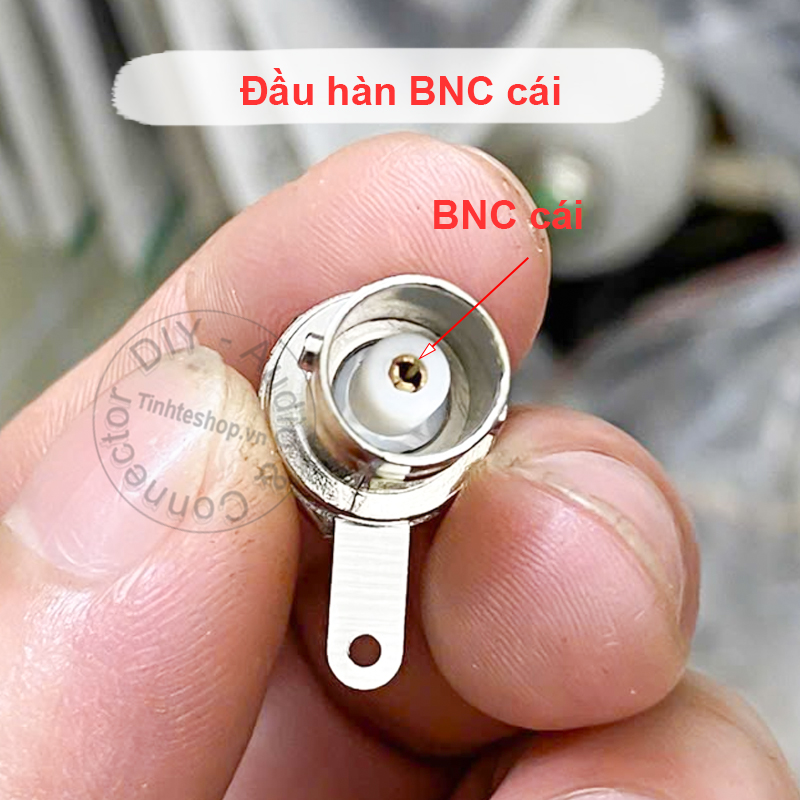 Đầu BNC cái hàn vào tủ kỹ thuật ổ cắm âm tường