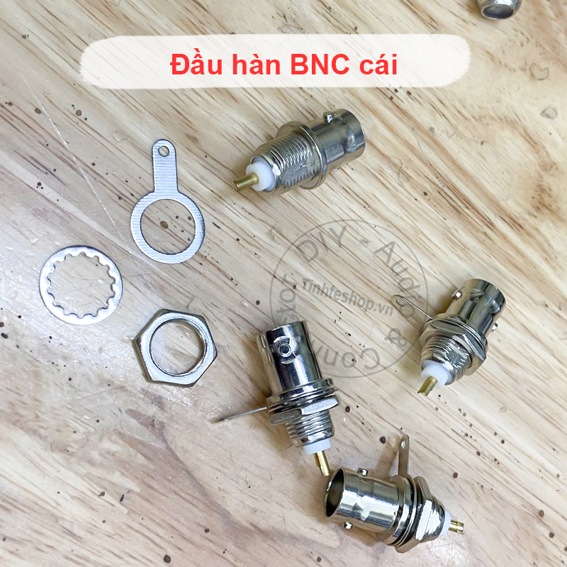 Đầu BNC cái hàn vào tủ kỹ thuật ổ cắm âm tường