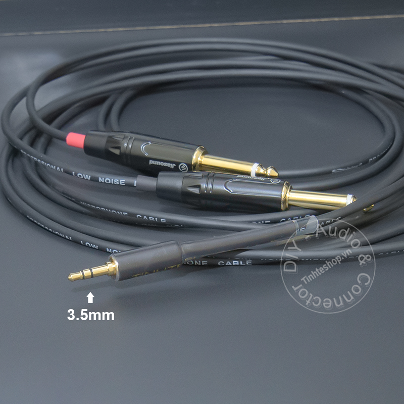 1/8 to 1/4 audio cable divided into 2 guides for monitor speakers
