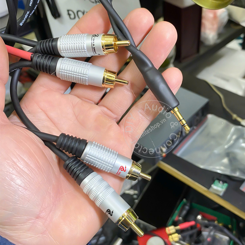 Cáp 3.5 ra 4 RCA