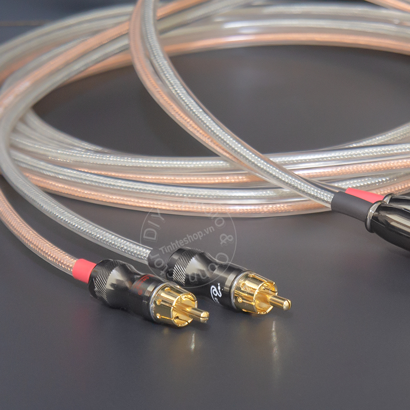 Lotus cable with 90 degree angle and straight plug