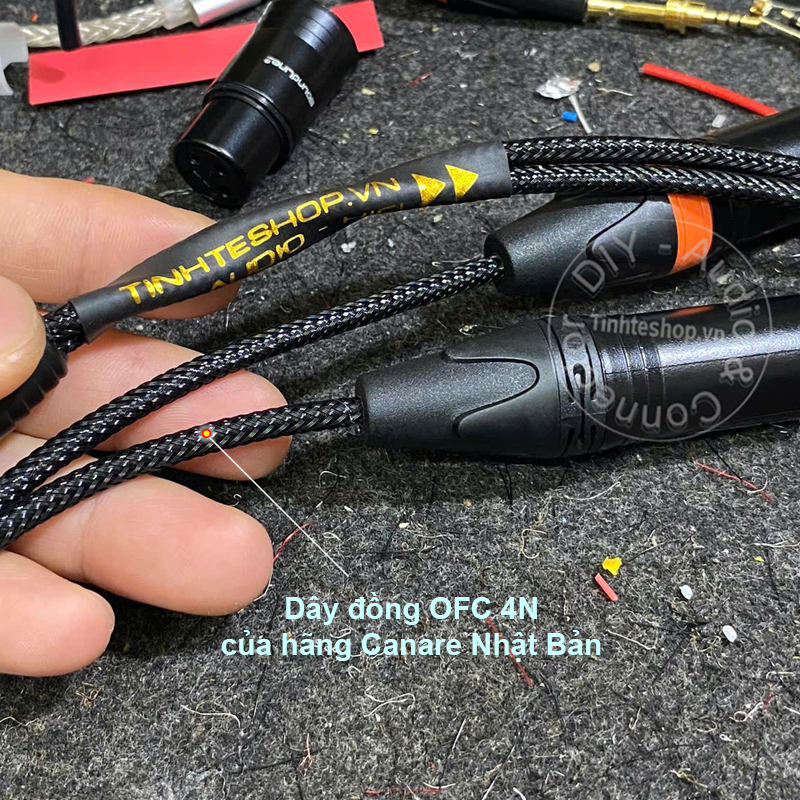 XLR 3p male to 2 XLR male cable