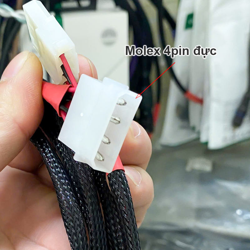Old standard IDE 4-pin male-female power cord for computers with hard drives and DVD drives.