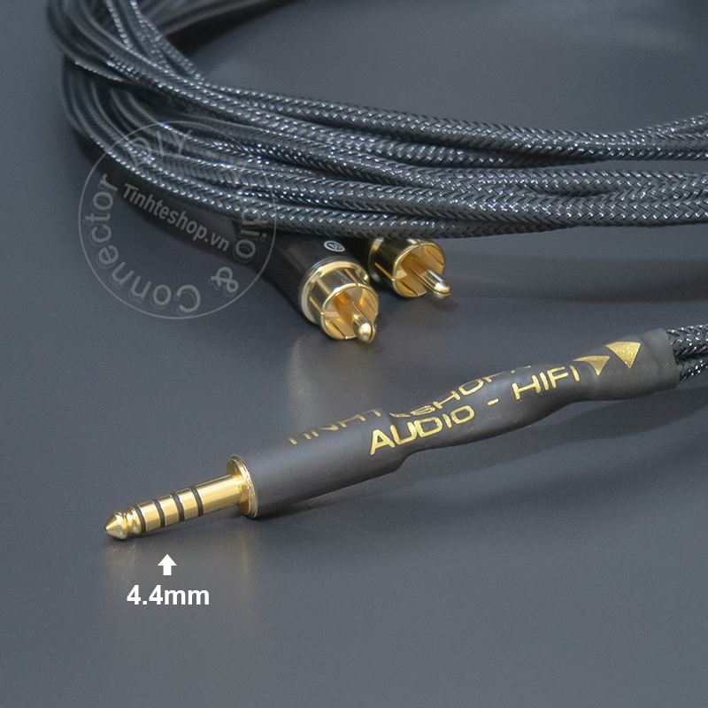 4.4mm to 2 RCA balanced audio cable suitable for monitor speakers in 2 different positions