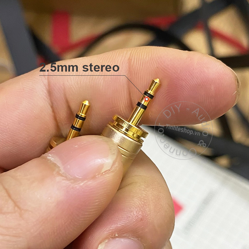 24K gold plated copper 2.5mm to 3.5mm stereo audio converter