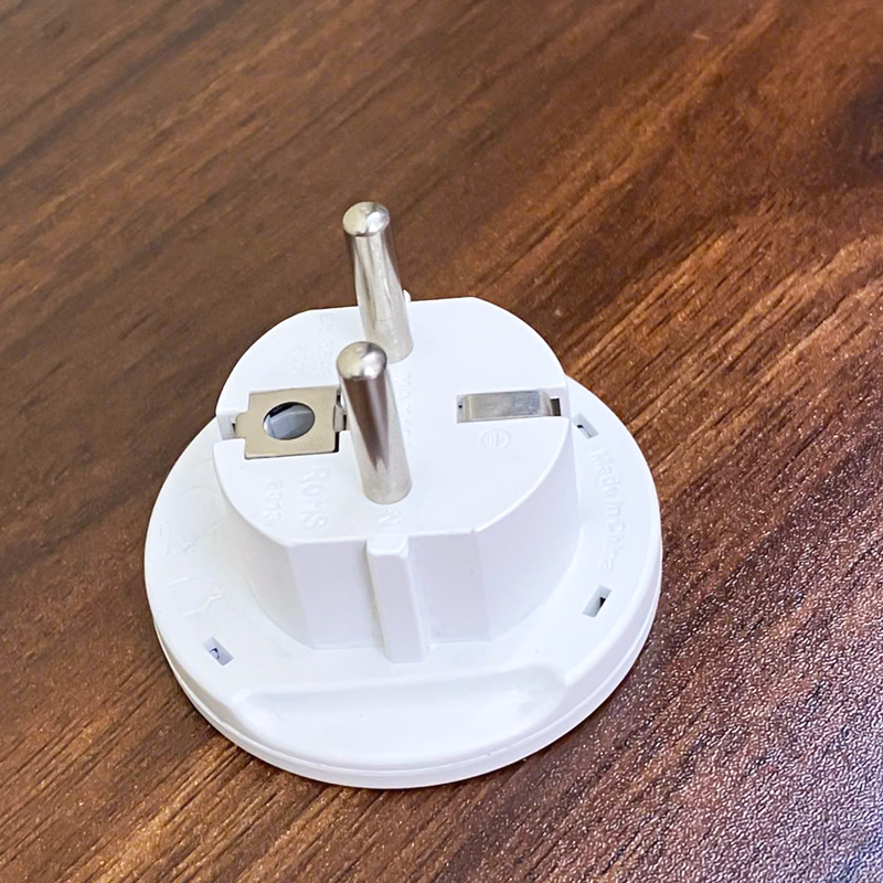 Converts universal power outlets from various continents to EU CEE7/4 CEE7/7.