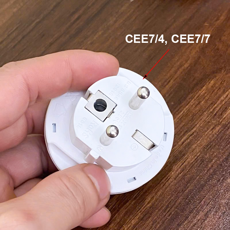 Converts universal power outlets from various continents to EU CEE7/4 CEE7/7.