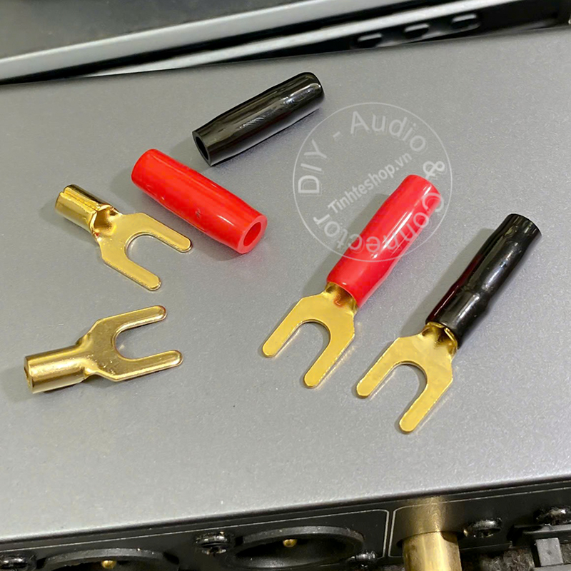 Small Y-style audio plug
