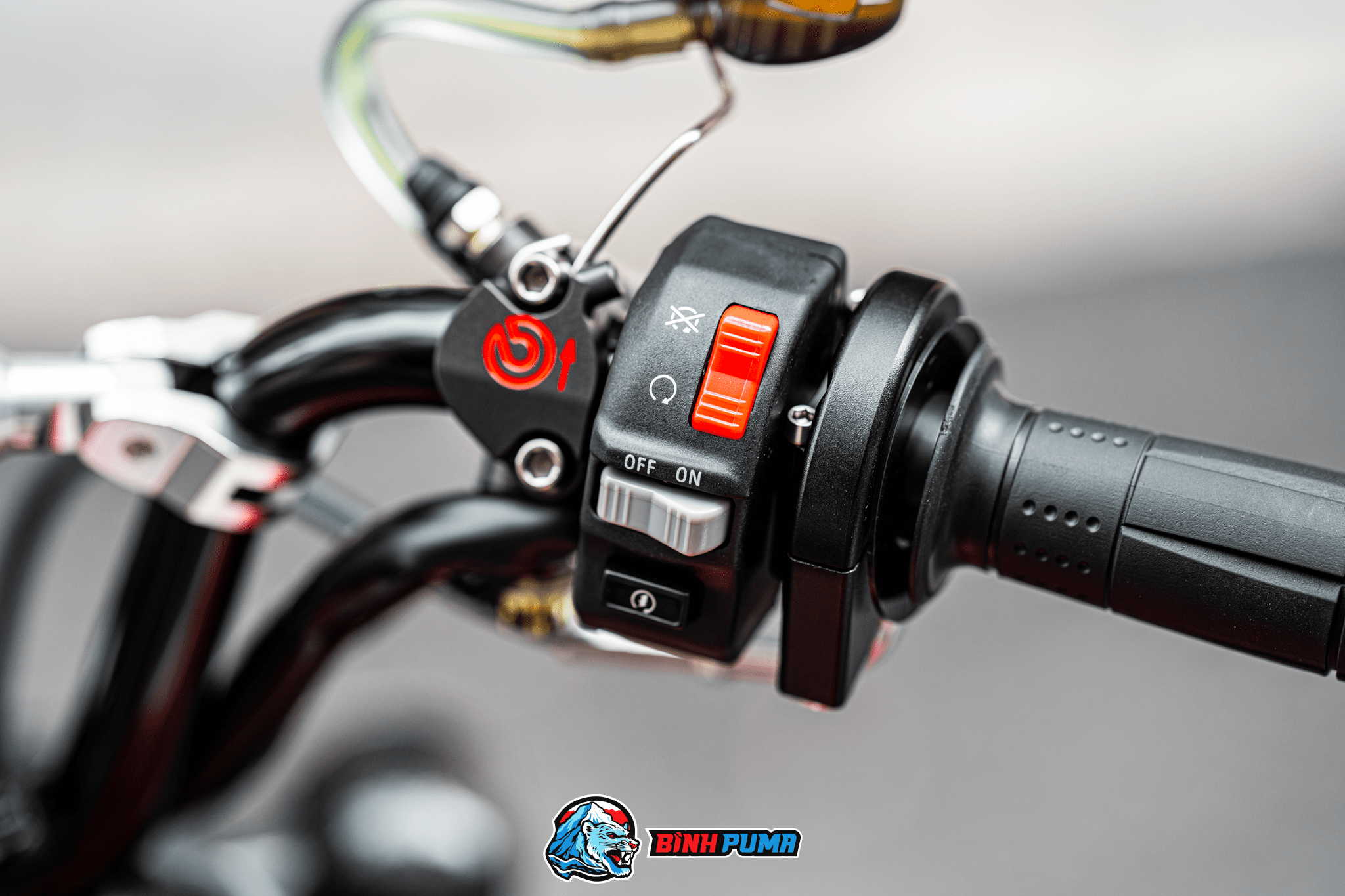 Cùm bên phải daytona