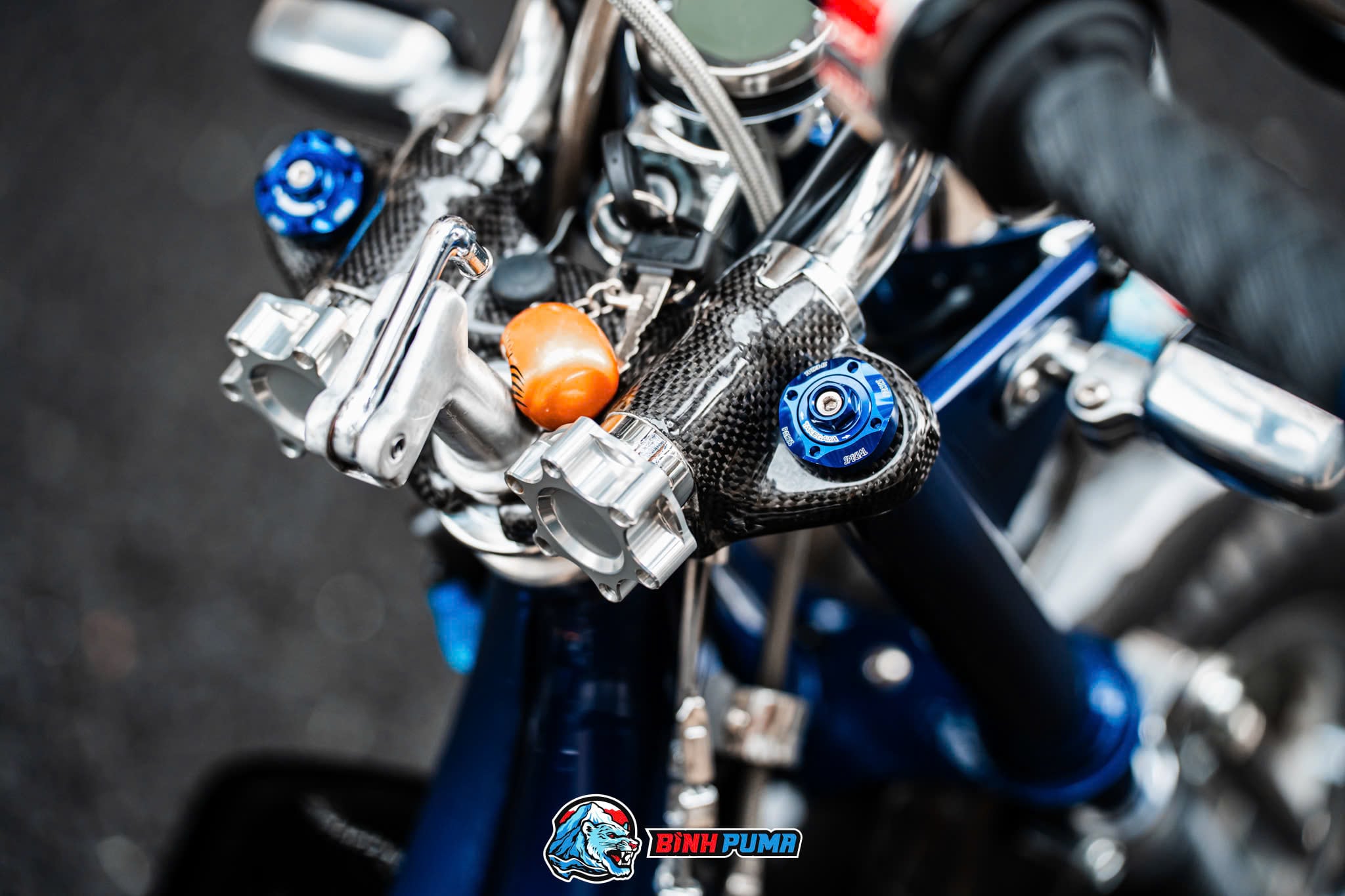 Bộ núm kẹp ghi đông Shift Up bạc