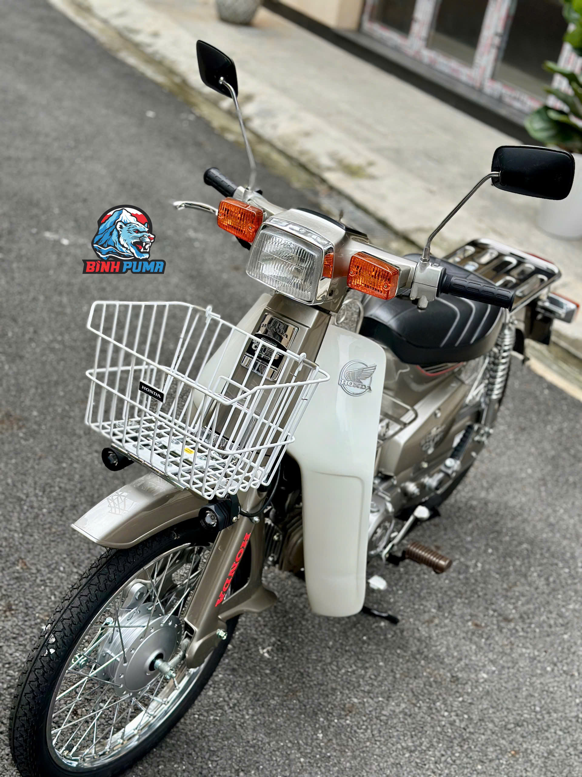 Rổ xe Honda trắng