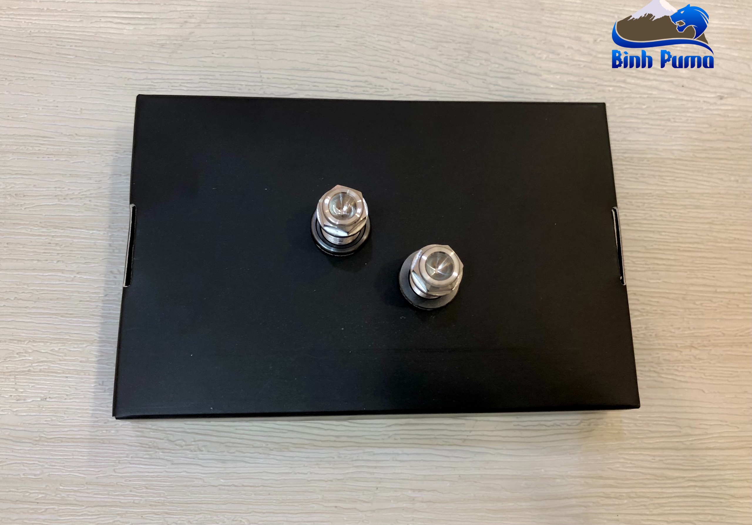 Ốc bắt chân kính BIKERS 10mm.