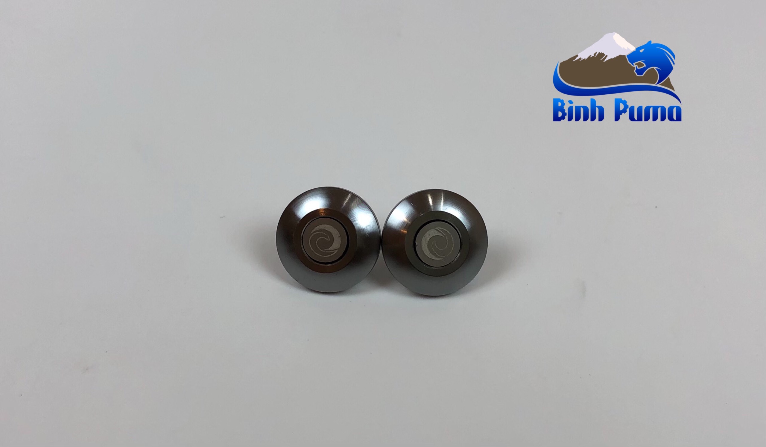 Bộ ốc chân kính REVOLUTION 10mm.