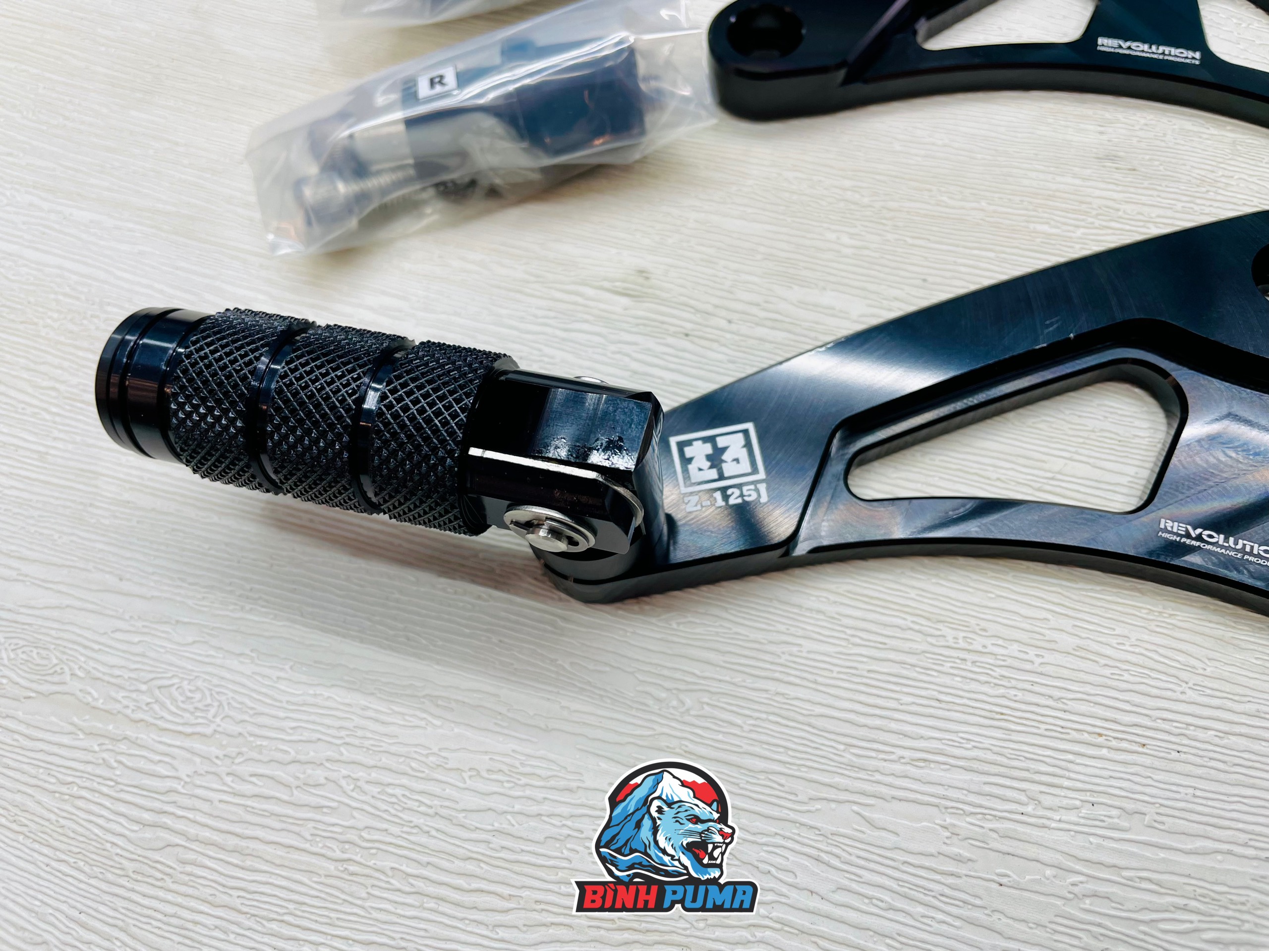 GÁC CHÂN SAU REVOLUTION CHO MONKEY125