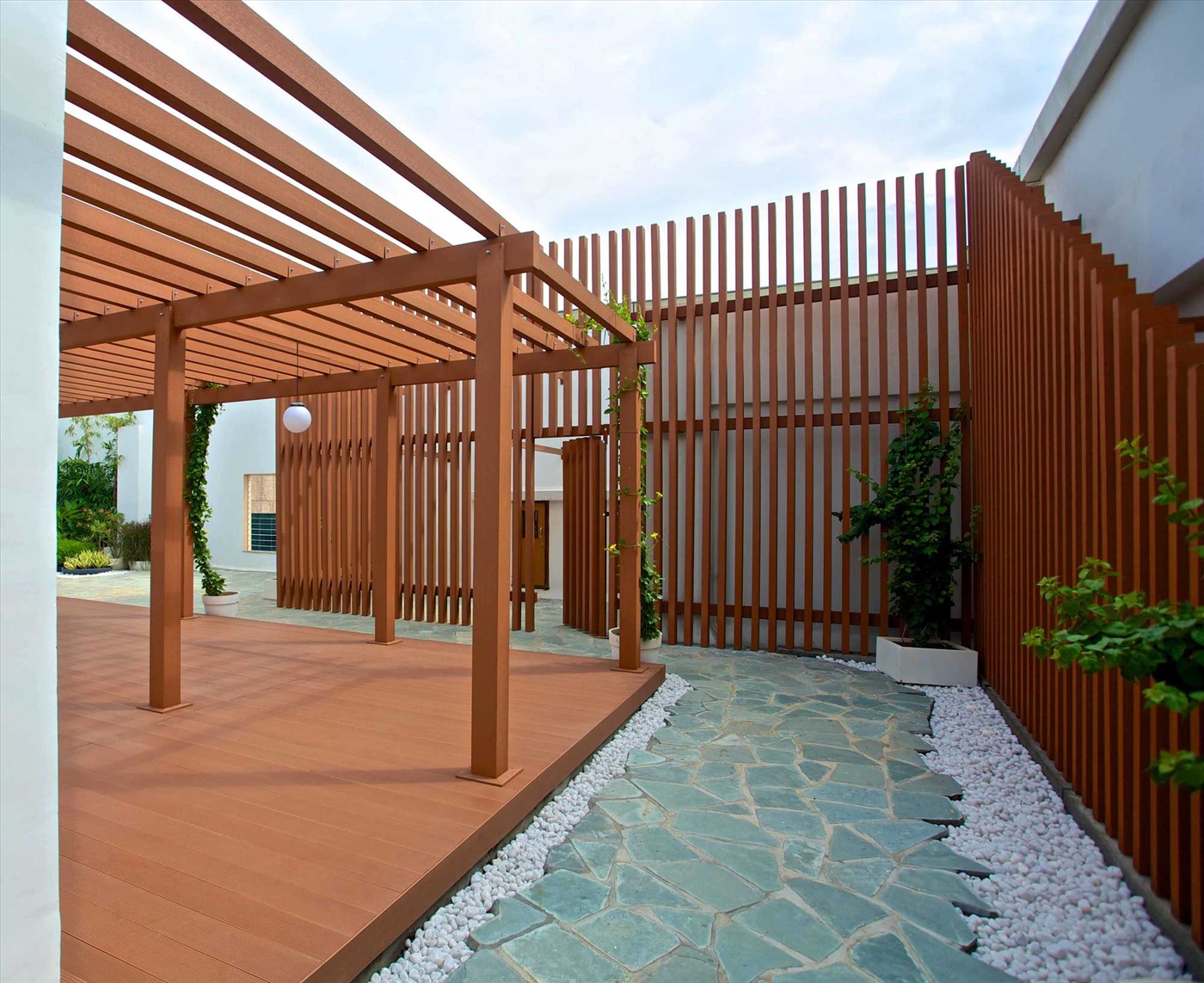 Báo giá chi tiết hộp gỗ nhựa composite