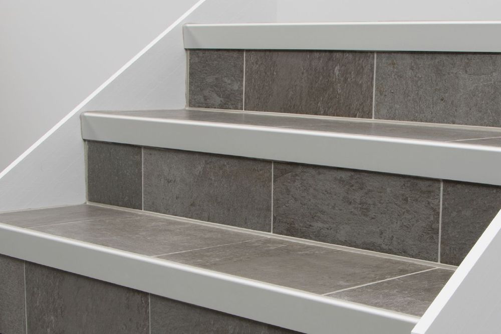 Nẹp inox cầu thang gồm những loại nào? Giá nẹp inox cầu thang bao nhiêu?