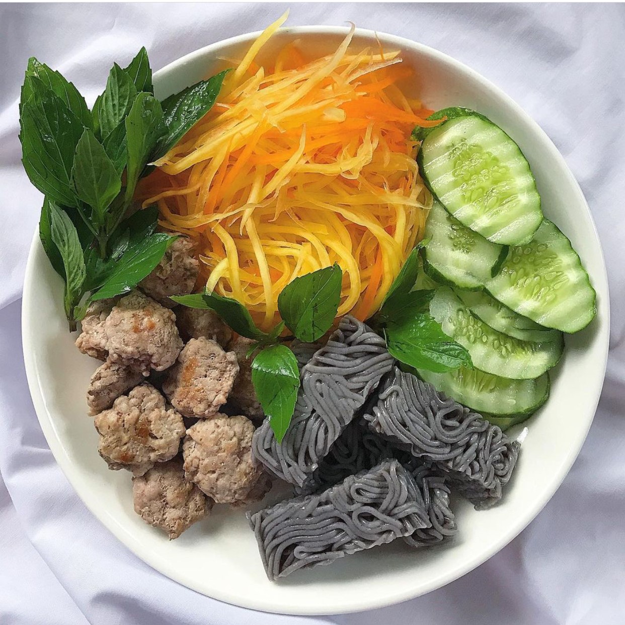 Bún chả chấm healthy