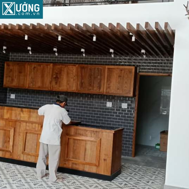 Xưởng thi công quầy gỗ tự nhiên