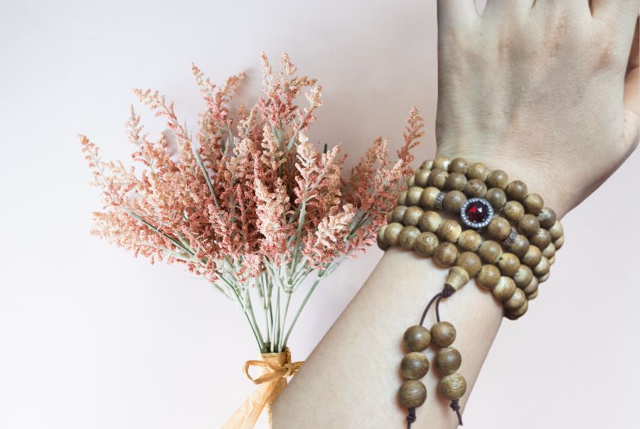 VÒNG TAY TRẦM HƯƠNG NỮ VÀ NHỮNG ĐIỀU BẠN CÓ THỂ CHƯA BIẾT