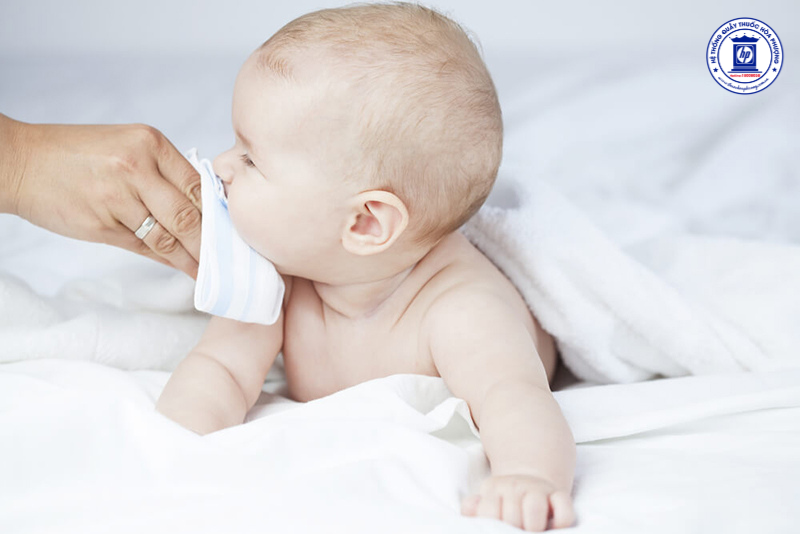 Làm Thế Nào Để Nhận Biết Trẻ Sơ Sinh Bị Lạnh và Cách Giữ Ấm Cho Bé