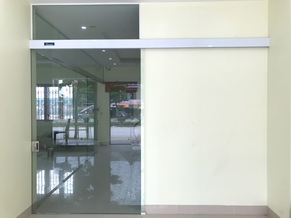 Cửa kính trượt Zamilldoor ray 131